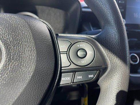 Used 2021 Toyota Corolla LE image 18