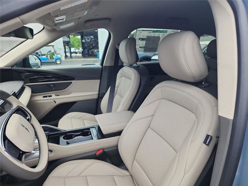 New 2025 Lincoln Nautilus Premier image 13