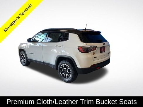 Used 2025 Jeep Compass Trailhawk AWD/4WD image 19