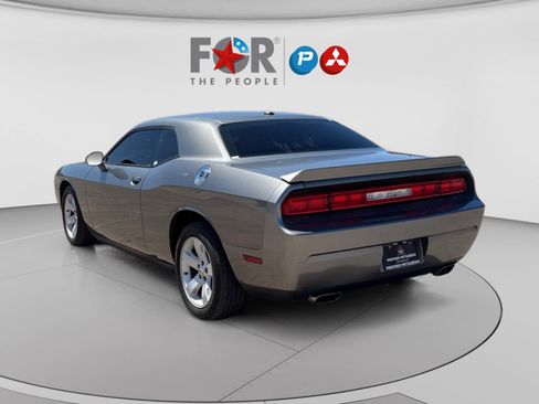 Used 2012 Dodge Challenger SXT RWD image 3