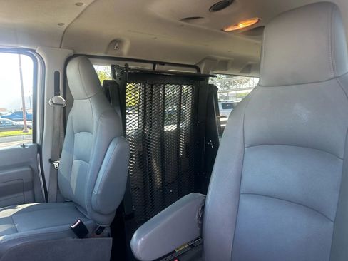 Used 2011 Ford E-350 and Econoline 350 XLT image 16