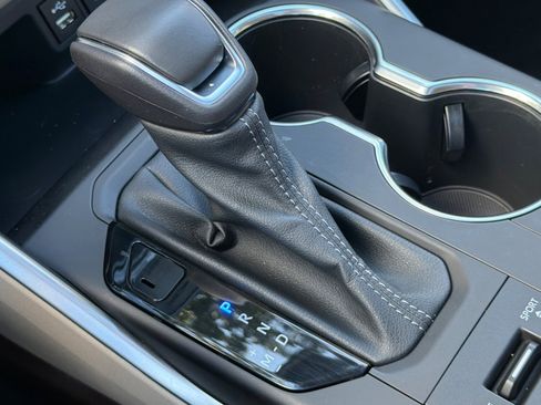 Used 2022 Toyota Highlander XLE image 28