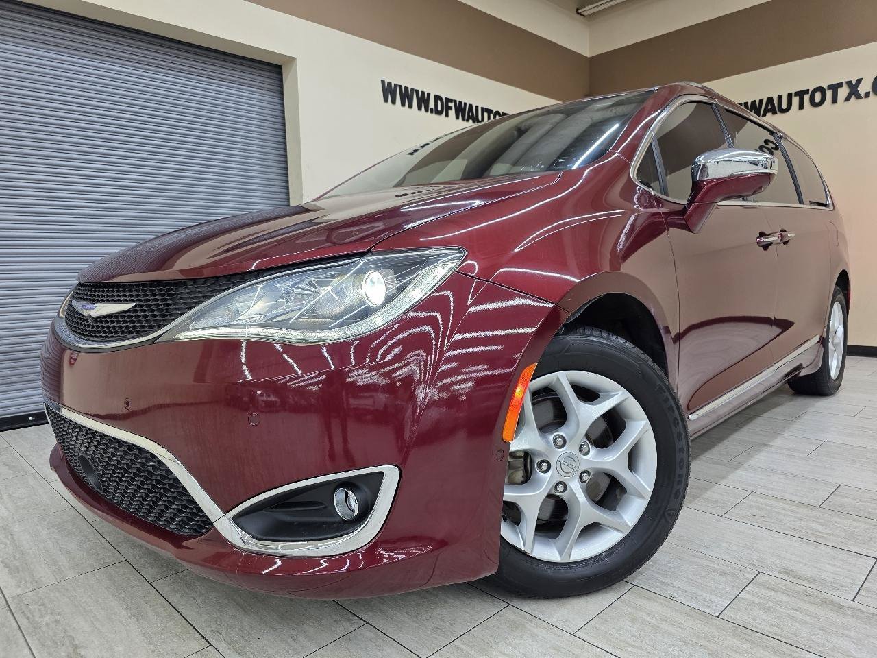 Used 2020 Chrysler Pacifica Limited w/ Advanced Safetytec Group FWD image 1