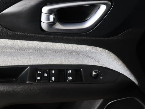 Used 2023 Jeep Compass Latitude image 30