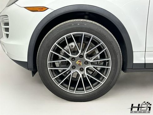 Used 2014 Porsche Cayenne image 17