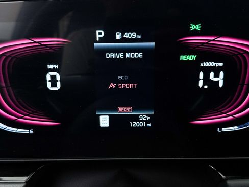 Used 2025 Kia Niro EX Touring FWD image 10
