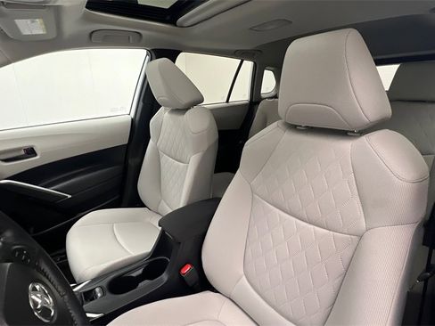 Certified 2022 Toyota Corolla Cross LE image 9
