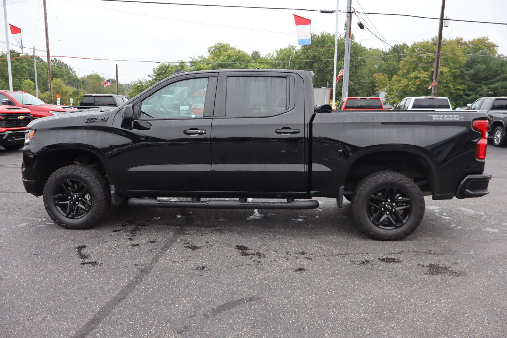 Used 2025 Chevrolet Silverado 1500 LT Trail Boss w/ Dark Appearance Package AWD/4WD image 25