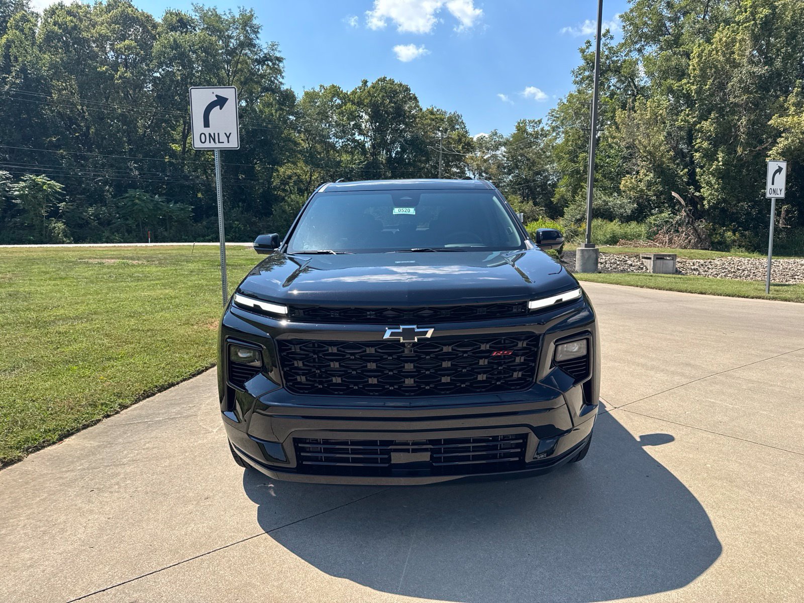 New 2027 Chevrolet Traverse RS w/ LPO, Floor Liner Package AWD/4WD image 2