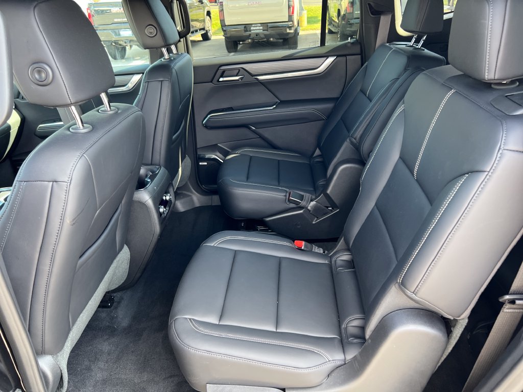 Used 2026 GMC Acadia Elevation w/ Elevation Premium Package AWD/4WD image 16