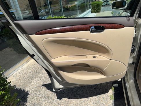 Used 2011 Buick Lucerne CXL FWD image 15