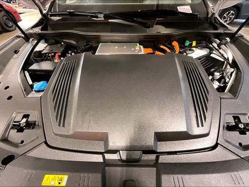 Used 2024 Audi Q8 e-tron Prestige w/ Prestige Package image 10