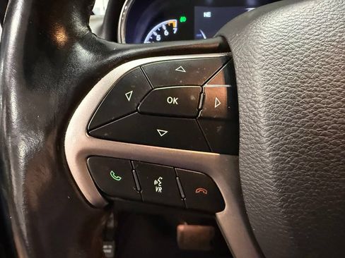 Used 2020 Jeep Grand Cherokee Altitude AWD/4WD image 18
