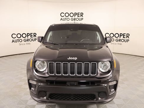 Used 2023 Jeep Renegade Latitude AWD/4WD image 9