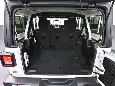 Used 2019 Jeep Wrangler Unlimited Sahara AWD/4WD image 39