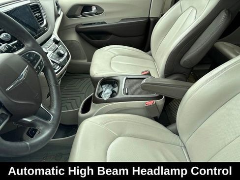 Used 2017 Chrysler Pacifica Touring-L Plus w/ Advanced Safetytec Group FWD image 10