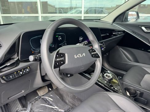 Used 2024 Kia Niro EX image 31