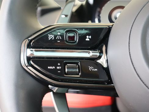 Used 2025 Aston Martin Vanquish RWD image 19