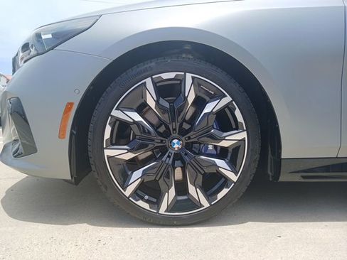 New 2026 BMW 540i xDrive w/ Executive Package image 5
