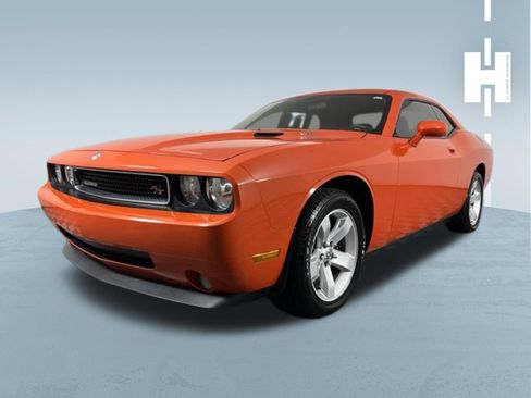 Used 2010 Dodge Challenger R/T RWD image 4