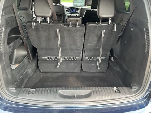 Used 2025 Chrysler Pacifica Select FWD image 32