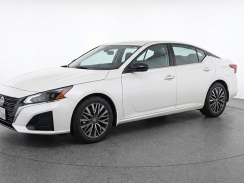 Used 2025 Nissan Altima 2.5 SV image 3