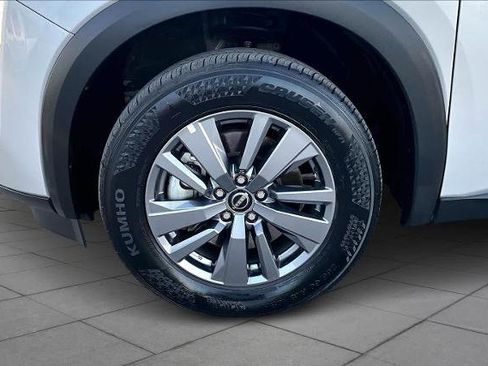 Certified 2025 Nissan Pathfinder SV image 10