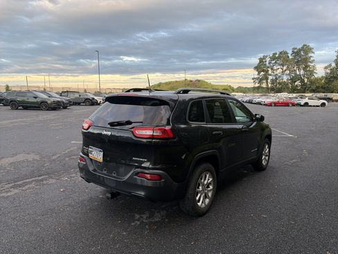 Used 2016 Jeep Cherokee Sport AWD/4WD image 5