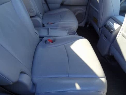 Used 2013 Toyota Highlander SE image 23