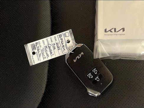 Used 2024 Kia Carnival EX FWD image 35