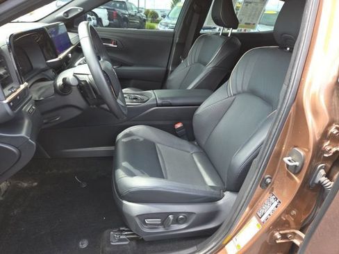 Used 2023 Toyota Crown Platinum AWD/4WD image 11