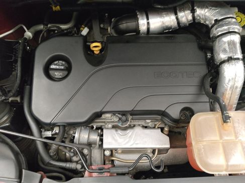 Used 2022 Chevrolet Trax LT w/ LT Convenience Package image 30