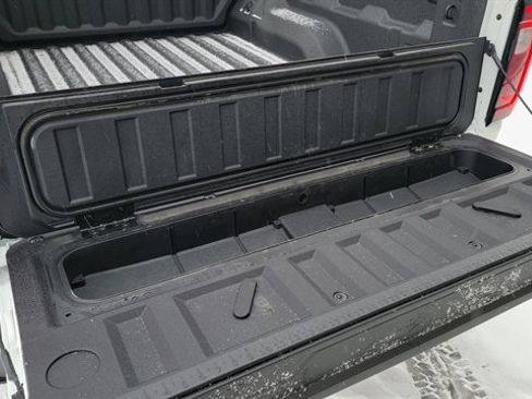 Used 2025 GMC Canyon AT4 image 9