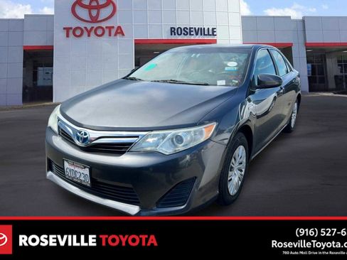 Used 2012 Toyota Camry LE FWD image 1