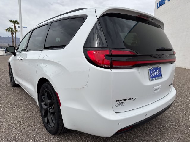 Used 2025 Chrysler Pacifica Limited FWD image 3