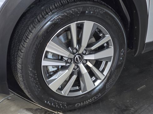 Used 2025 Nissan Pathfinder SL image 14