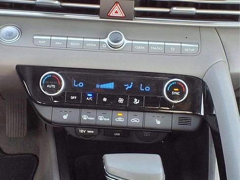 Used 2024 Hyundai Elantra SEL w/ Convenience Package image 15