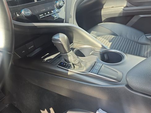 Used 2024 Toyota Camry SE FWD image 22