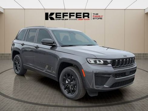 New 2026 Jeep Grand Cherokee Laredo image 7