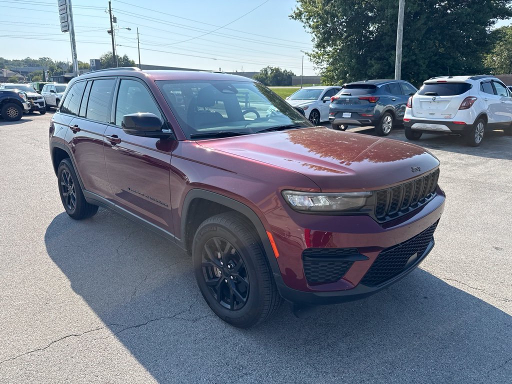 Used 2024 Jeep Grand Cherokee Altitude AWD/4WD image 2