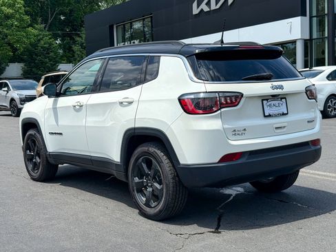 Used 2018 Jeep Compass Latitude w/ Popular Equipment Group AWD/4WD image 4