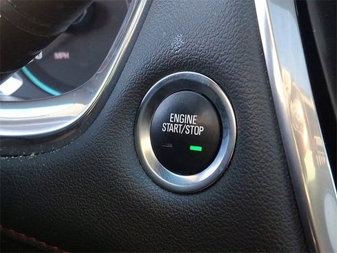 Used 2022 Chevrolet Traverse RS image 29