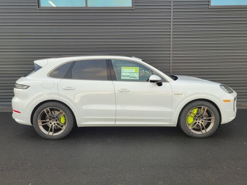 New 2025 Porsche Cayenne Turbo AWD/4WD image 8