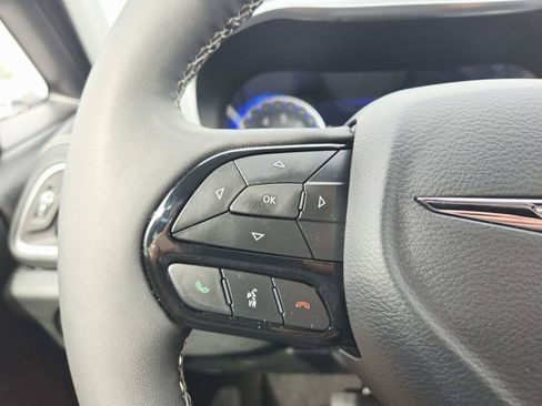 Used 2025 Chrysler Pacifica Limited FWD image 24