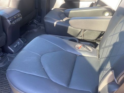 Used 2023 Toyota Highlander Platinum image 16