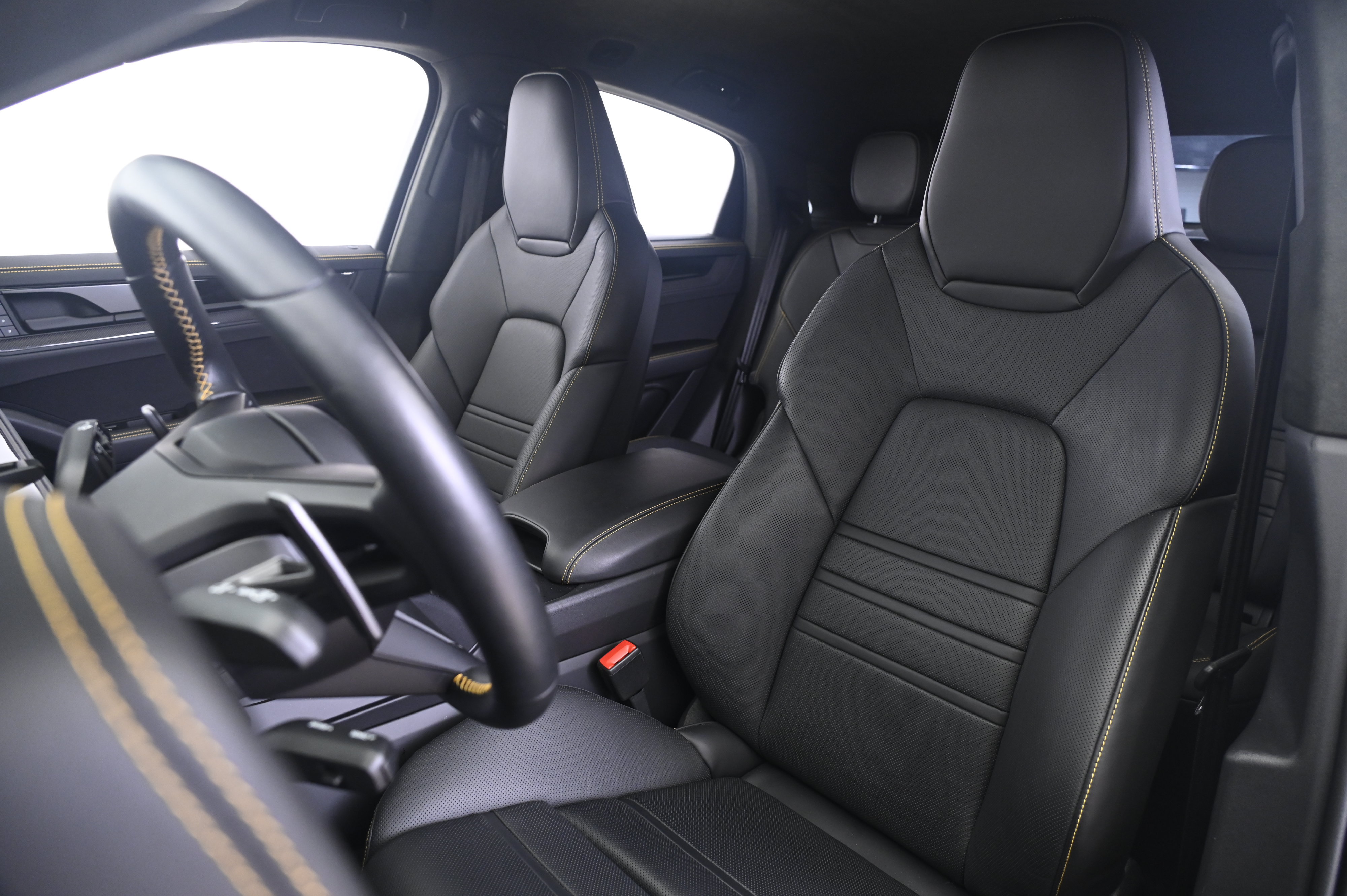 Used 2024 Porsche Cayenne Turbo GT AWD/4WD image 5