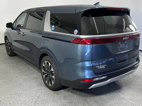 Used 2024 Kia Carnival EX FWD image 5