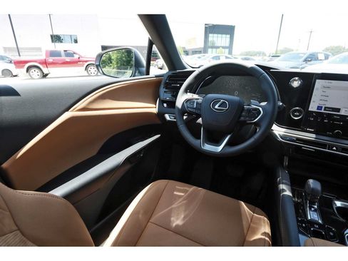 Used 2025 Lexus RX 350 FWD w/ Technology Package image 6