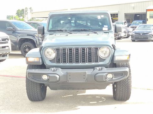 Used 2025 Jeep Gladiator Sport AWD/4WD image 5