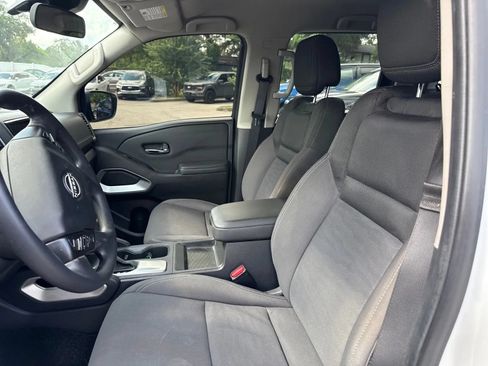 Used 2024 Nissan Frontier SV w/ Technology Package RWD image 12